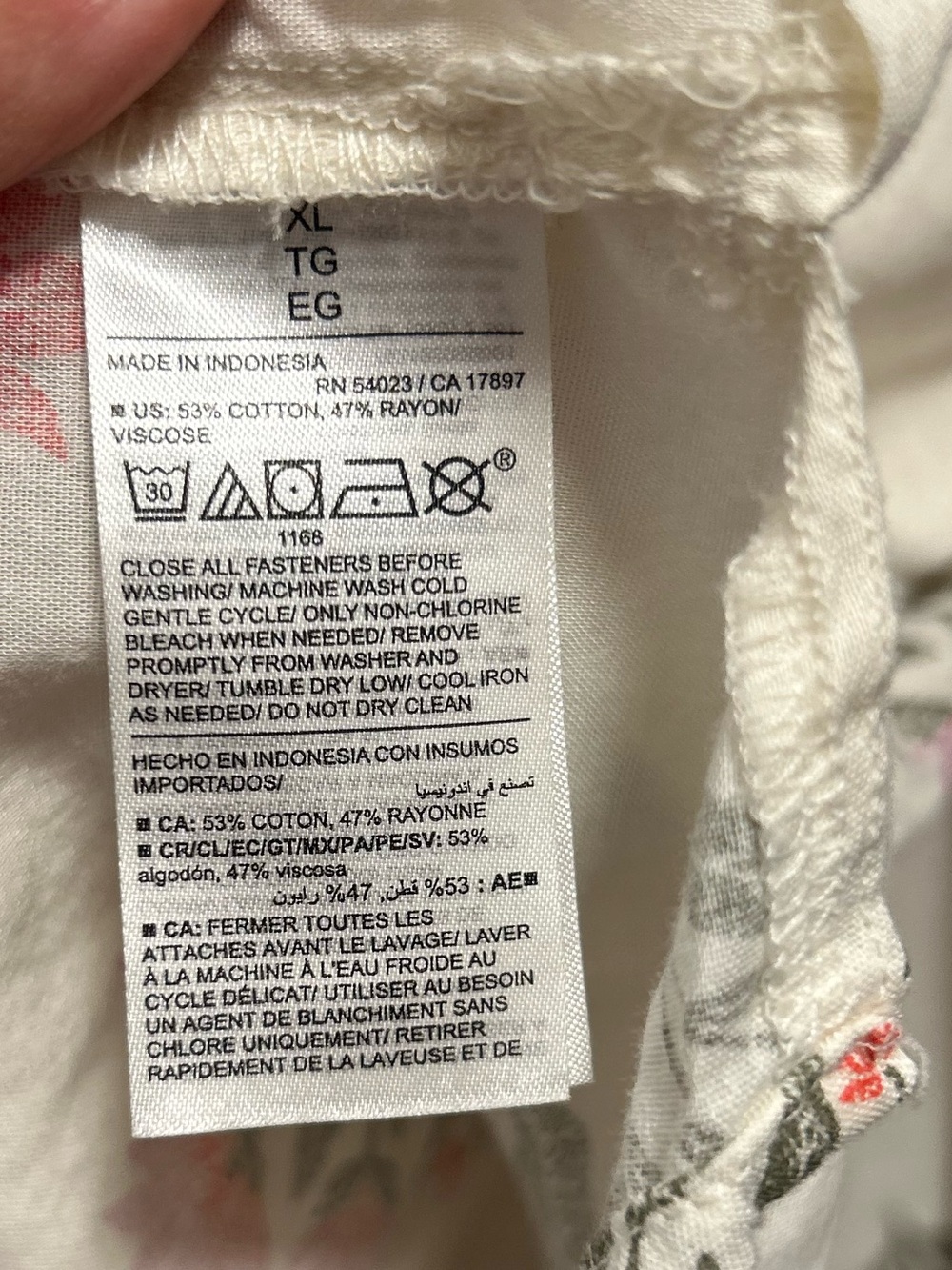 Old Navy Cream Floral Blouse - Picture 5 of 6